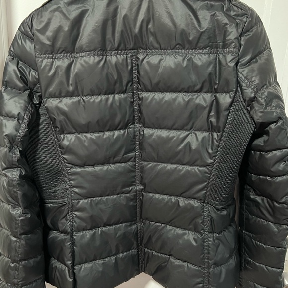 Like New condition Burberry puff jacket size Medium - Picture 2 of 6